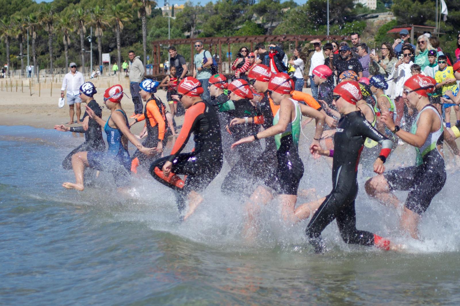 Gairebé 300 esportistes d’arreu de Catalunya participen a la III Tàrraco Aquatló 